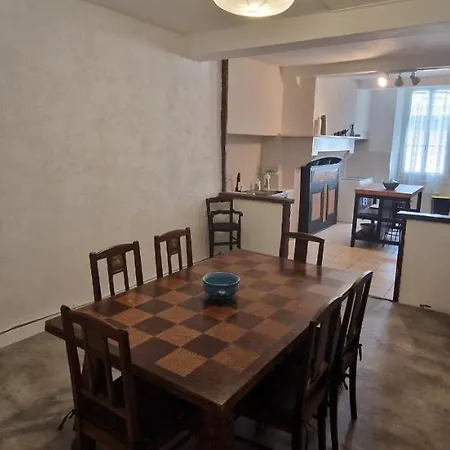 Maison d'hôtes Spacieuse Maison De - 4 Personnes Oloron-Sainte-Marie
